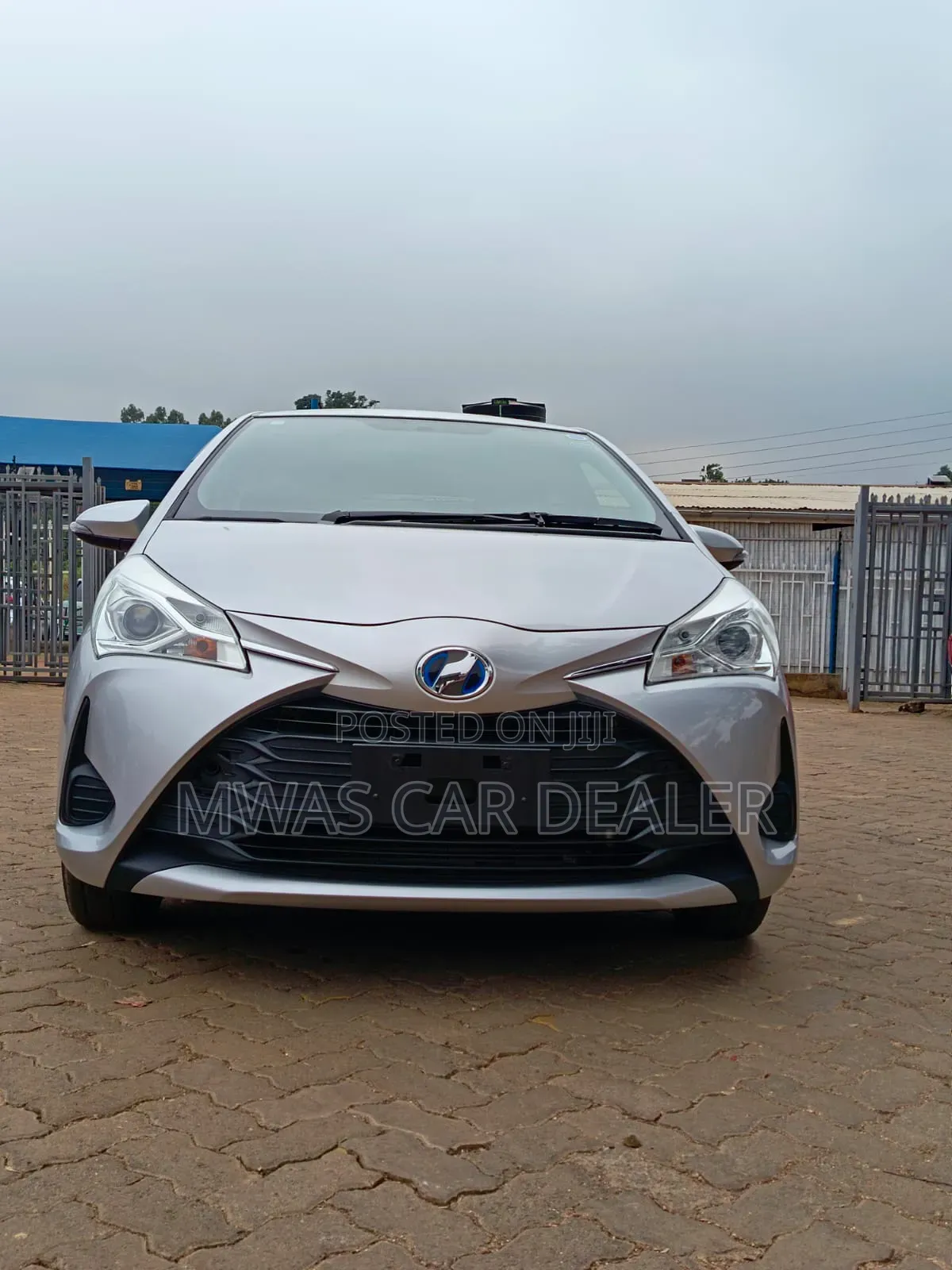 Toyota Vitz 2018 Silver