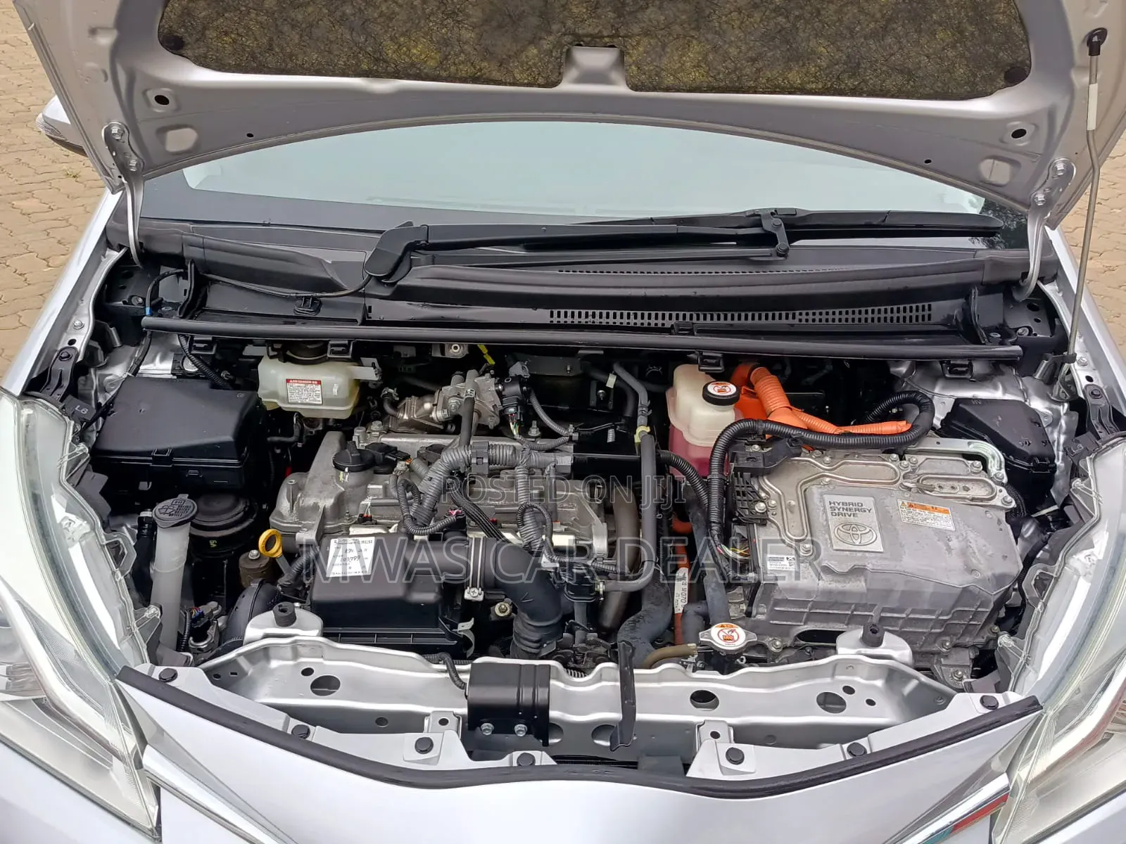 Toyota Vitz 2018 Silver