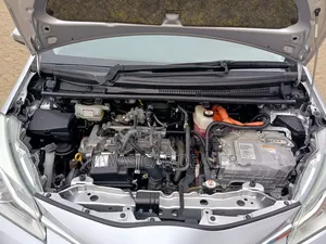 Toyota Vitz 2018 Silver