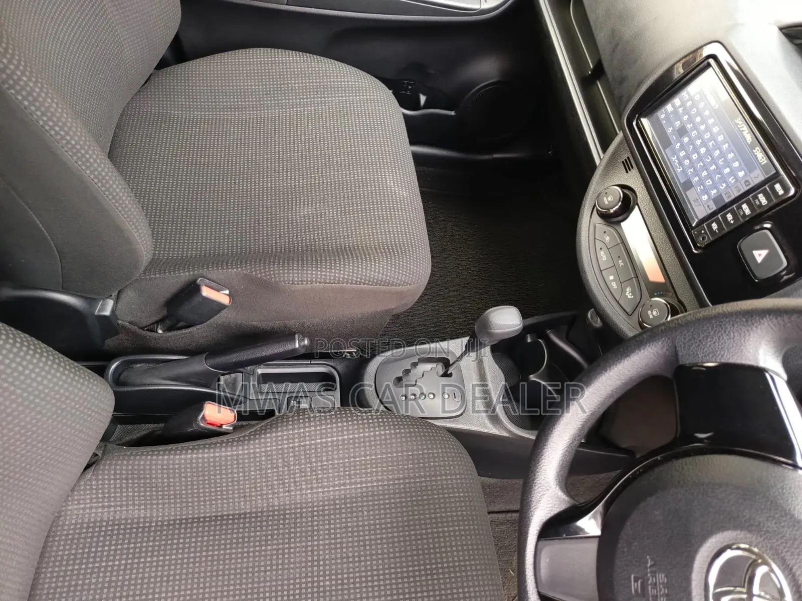 Toyota Vitz 2018 Silver