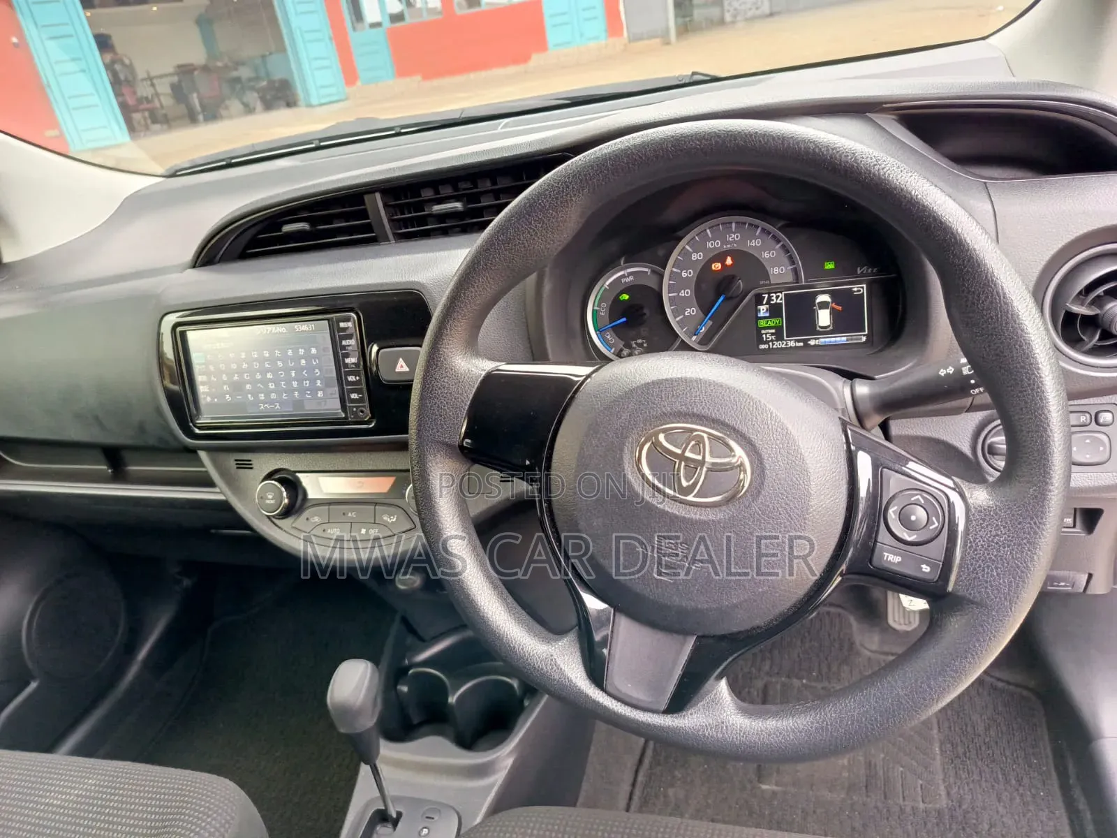 Toyota Vitz 2018 Silver