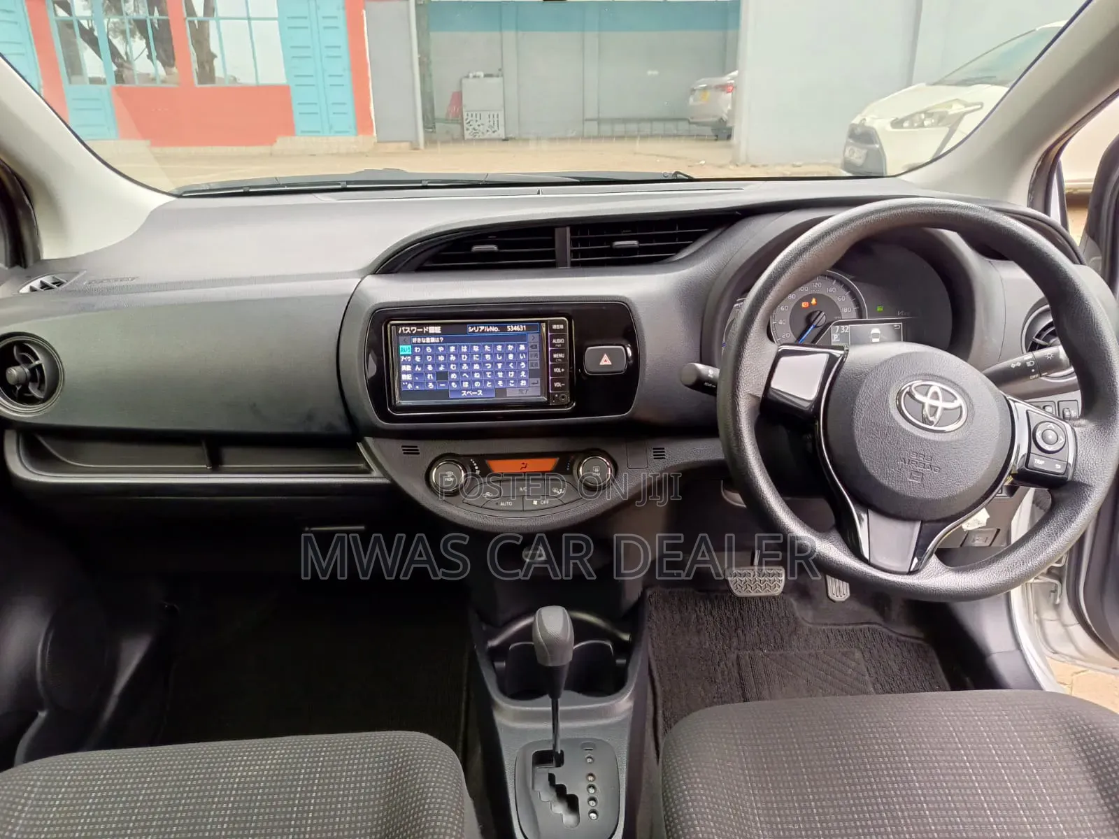 Toyota Vitz 2018 Silver