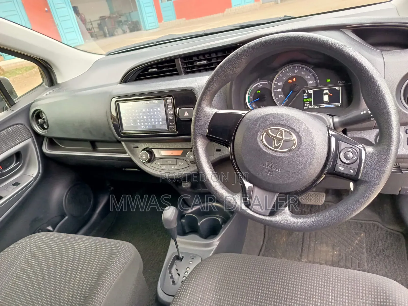 Toyota Vitz 2018 Silver