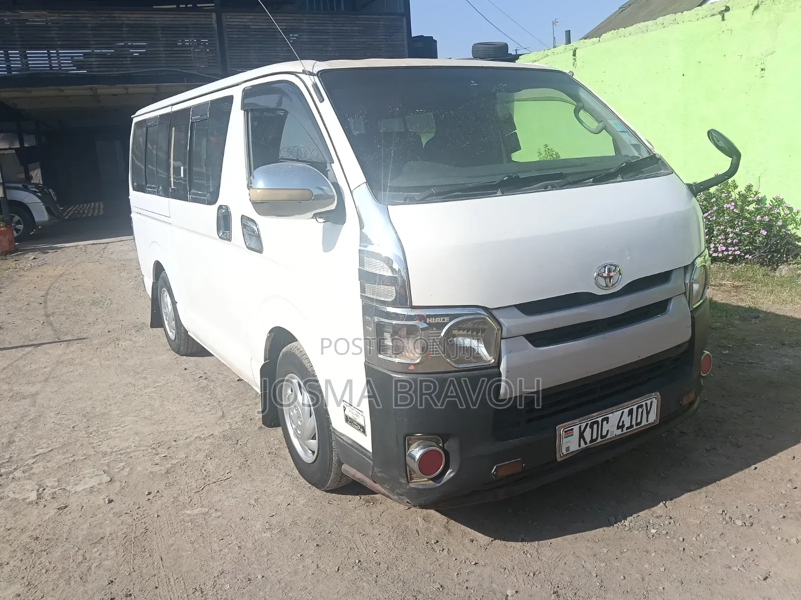 Toyota HiAce 2014 White