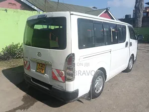 Toyota HiAce 2014 White
