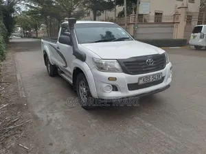 Toyota Hilux 2012 White