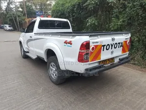 Toyota Hilux 2012 White