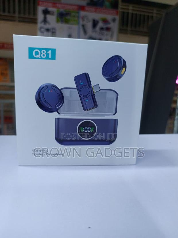 Q81 Dual Wireless Microphone With USB-C Lightning Receiver