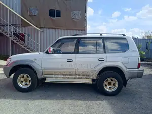 Toyota Land Cruiser Prado 2010 White