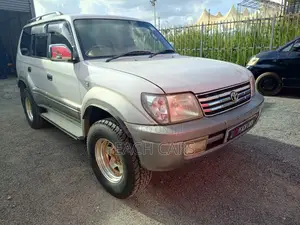 Toyota Land Cruiser Prado 2010 White