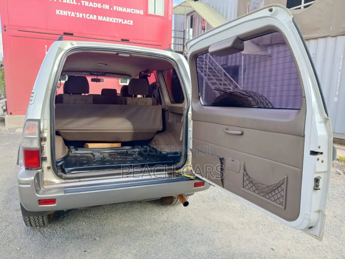 Toyota Land Cruiser Prado 2010 White