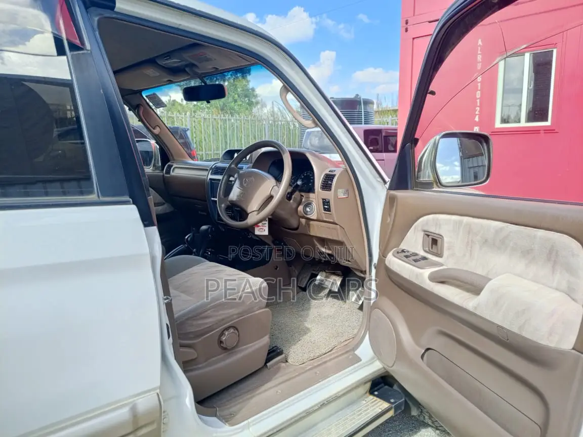 Toyota Land Cruiser Prado 2010 White