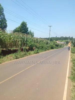 DISTRESS SALE: 1/4 Acre Kanyanjara Kerwa. Touching Tarmack!