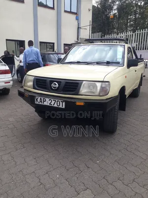 Nissan Hardbody 2002 Beige