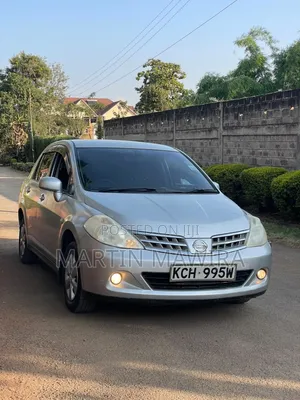 Nissan Tiida 2010 Silver