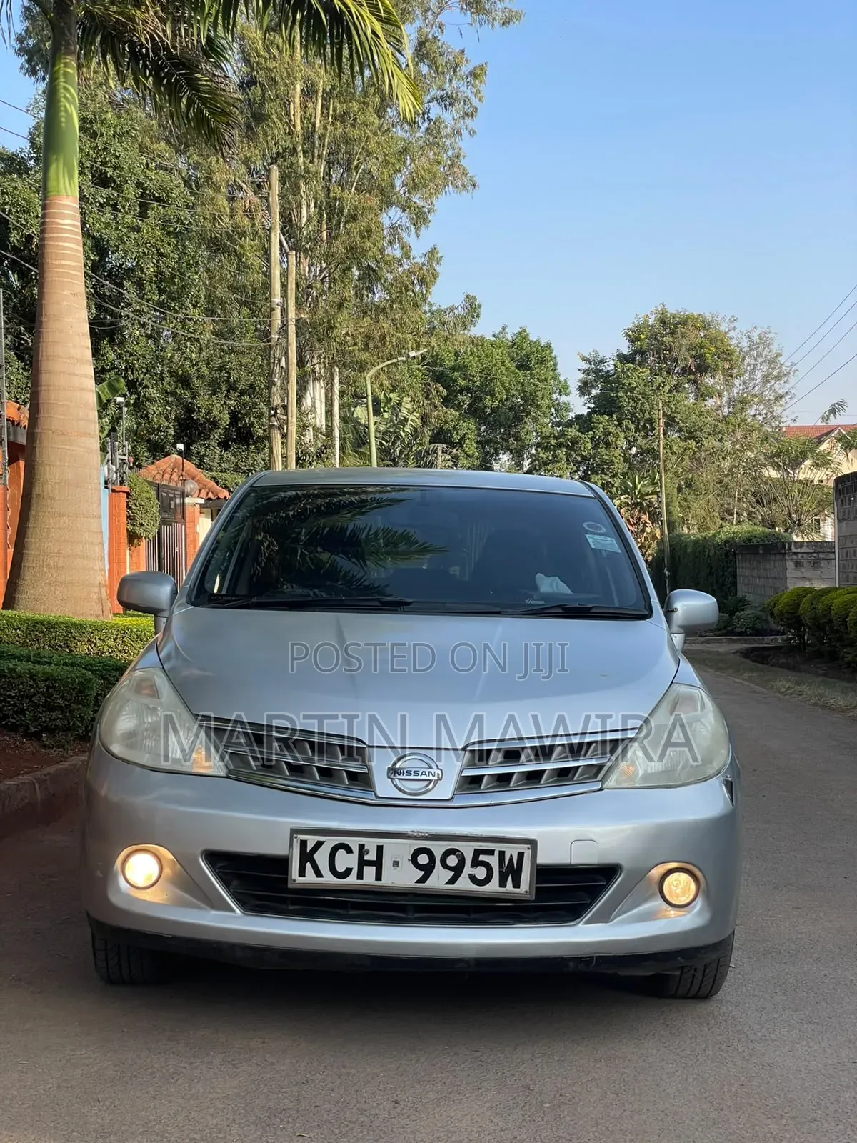 Nissan Tiida 2010 Silver