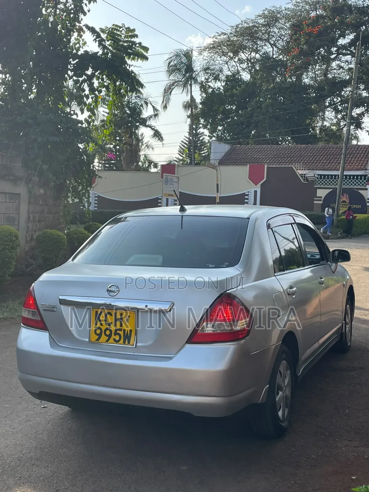 Nissan Tiida 2010 Silver