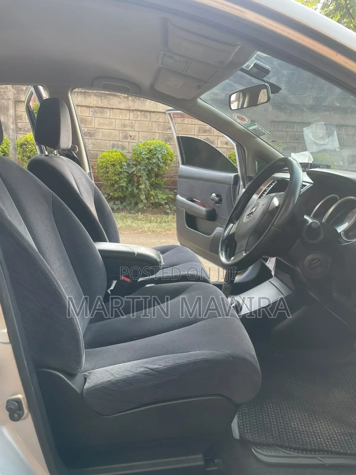 Nissan Tiida 2010 Silver