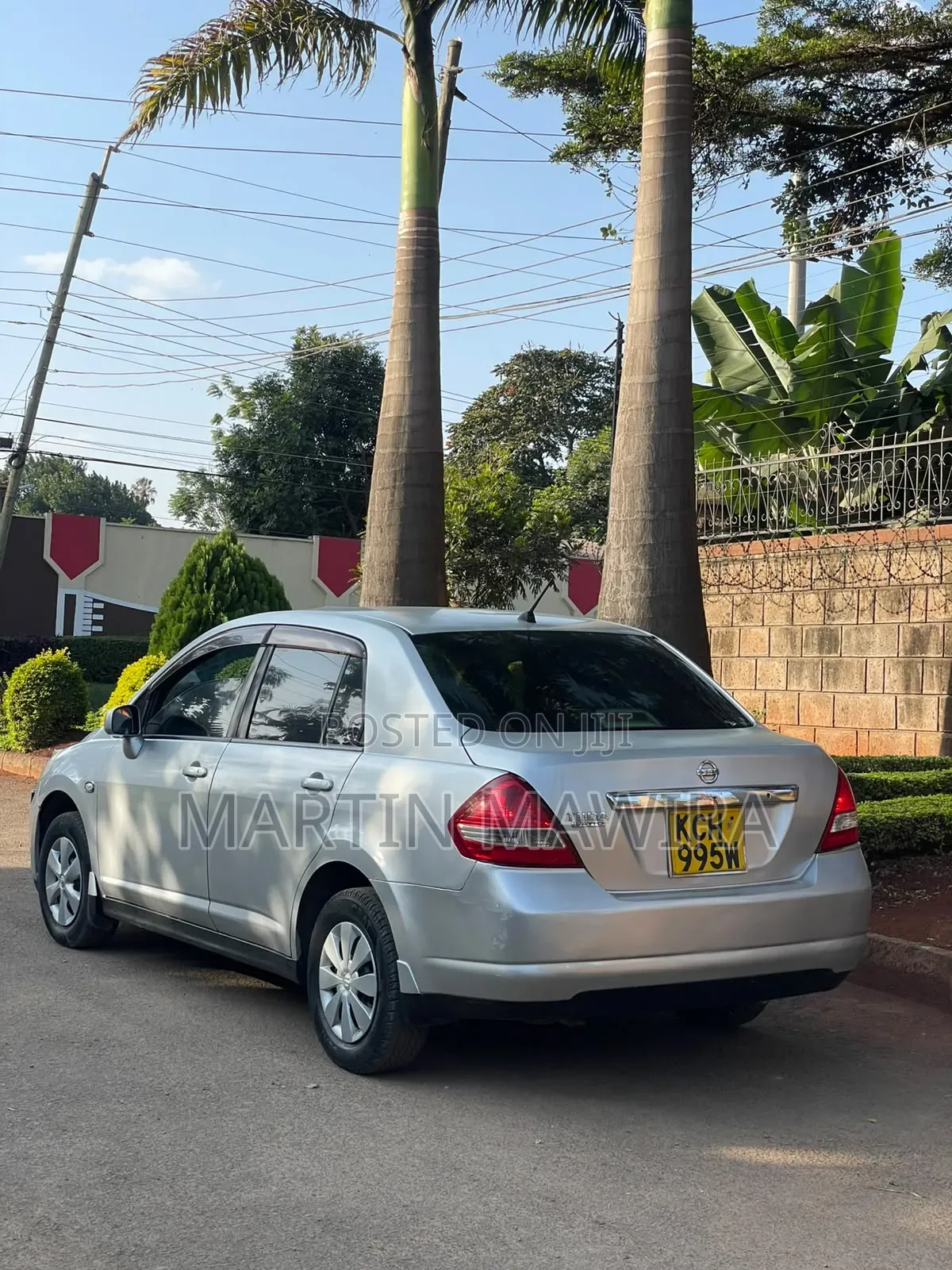 Nissan Tiida 2010 Silver