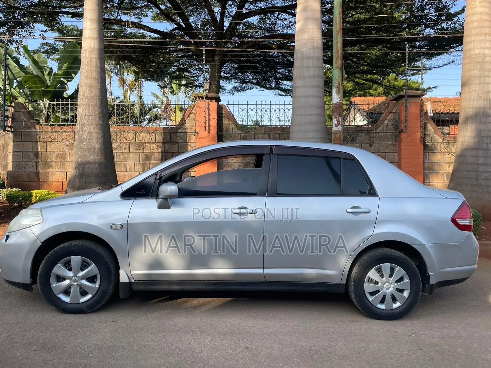Nissan Tiida 2010 Silver