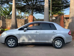 Nissan Tiida 2010 Silver