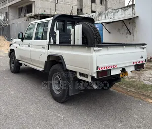 Toyota Land Cruiser 2025 White