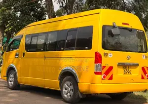 Toyota HiAce 2014 Yellow