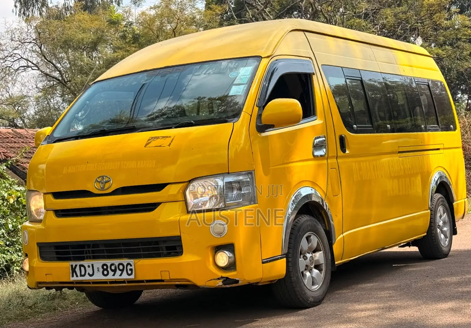 Toyota HiAce 2014 Yellow