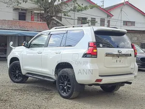 Toyota Land Cruiser Prado 2021 White