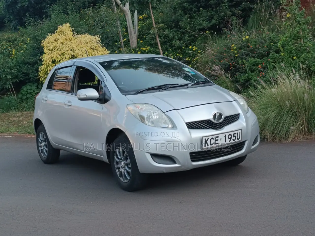 Toyota Vitz 2008 Silver