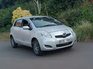 Toyota Vitz 2008 Silver