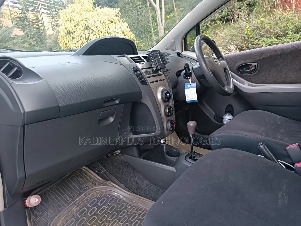 Toyota Vitz 2008 Silver