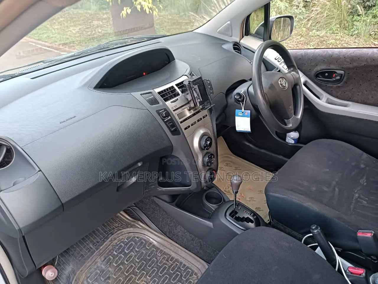 Toyota Vitz 2008 Silver