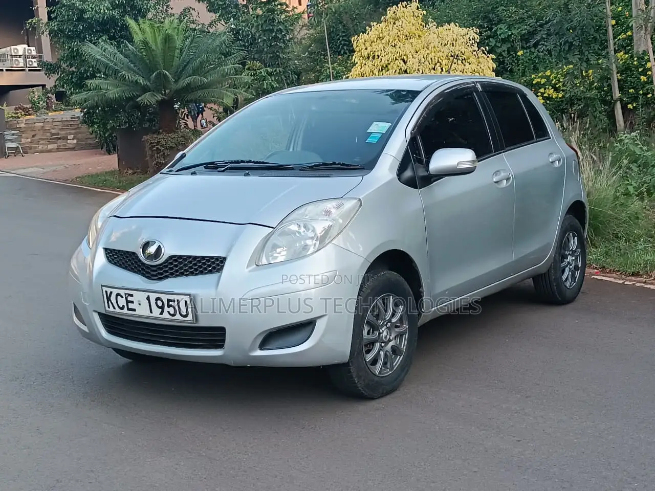 Toyota Vitz 2008 Silver