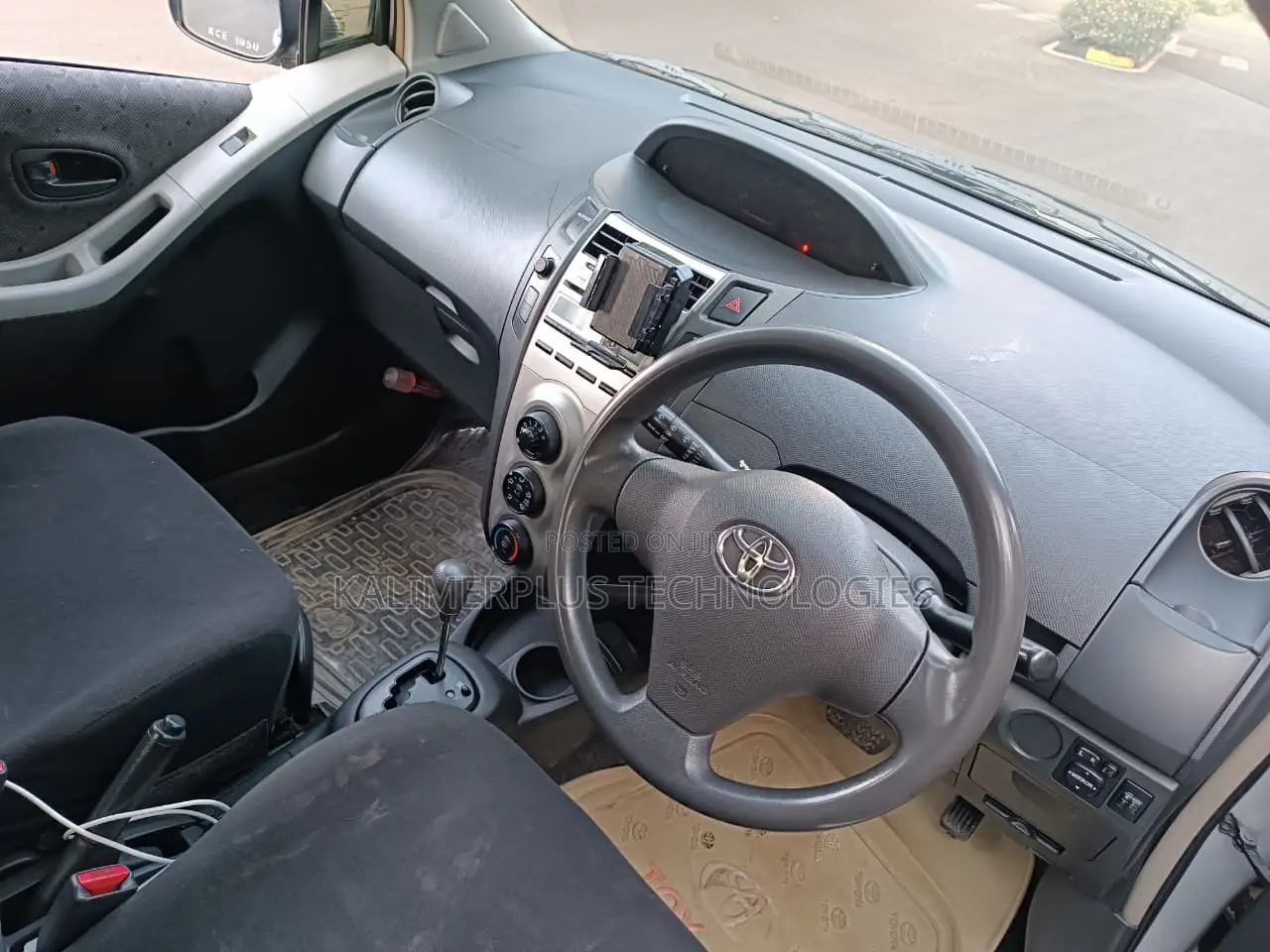 Toyota Vitz 2008 Silver