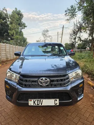 Toyota Hilux 2025 Black