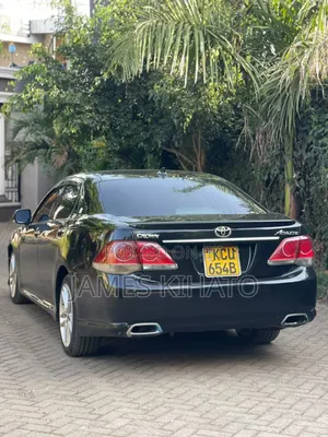 Toyota Crown 2012 Black