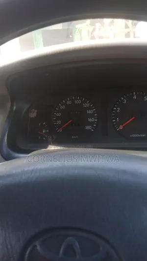 Toyota Corolla 2000 White