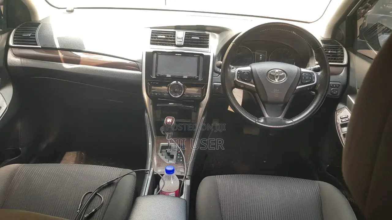 Toyota Premio 1.8 AWD 2017 Silver
