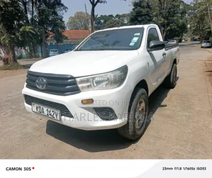 Toyota Hilux 2021 White