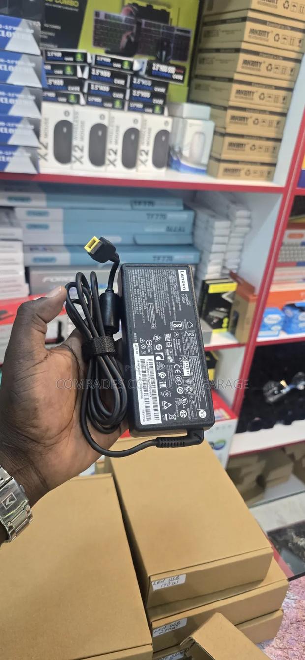 Lenovo 135W AC Adapter Outputs 20V at 6.75A - thumbnail 3