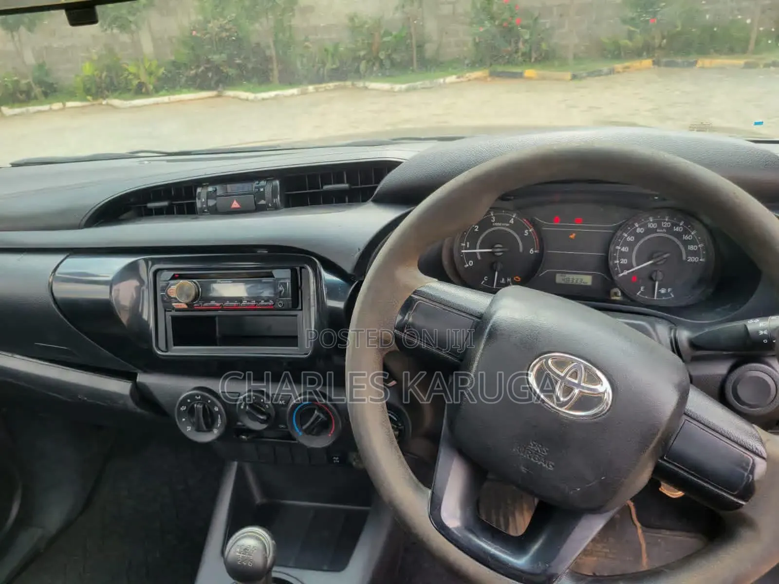 Toyota Hilux 2023 Gray