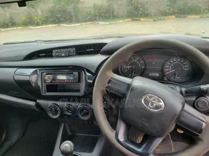 Toyota Hilux 2023 Gray