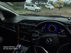 Honda Fit Shuttle 2016 Silver