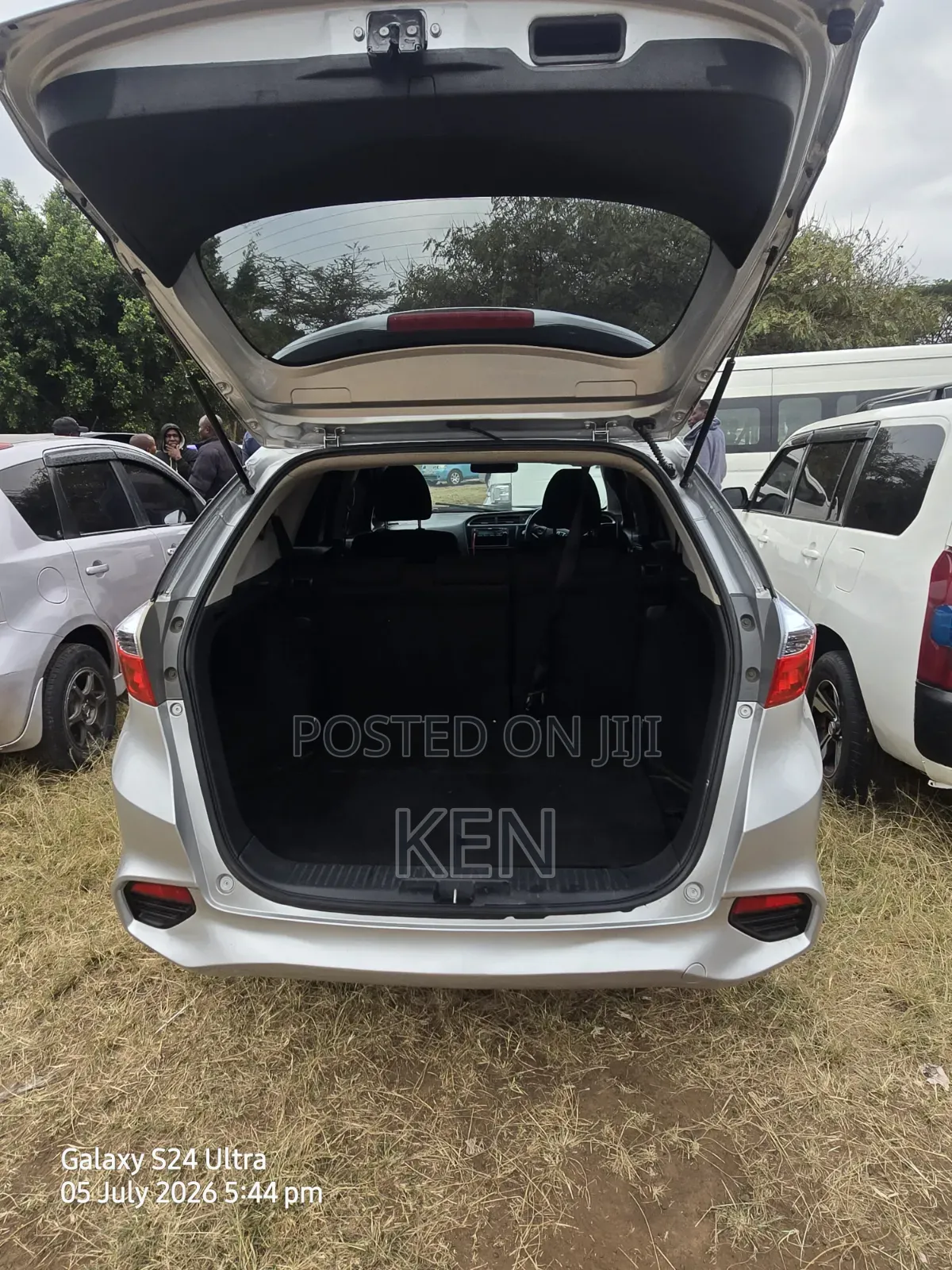 Honda Fit Shuttle 2016 Silver
