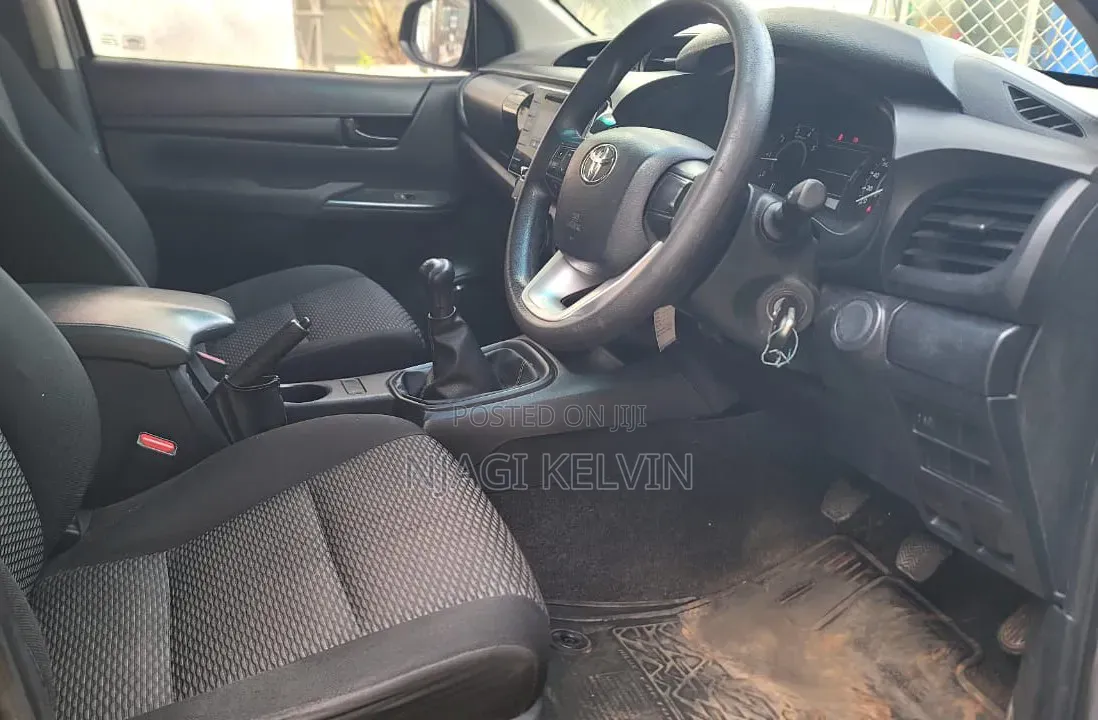 Toyota Hilux 2016 Gray