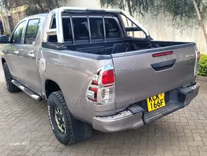 Toyota Hilux 2016 Gray