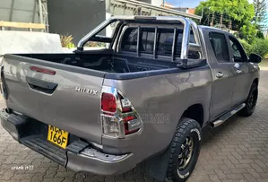 Toyota Hilux 2016 Gray