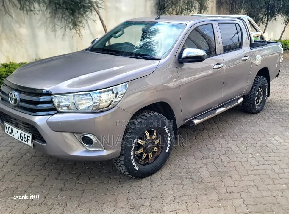 Toyota Hilux 2016 Gray