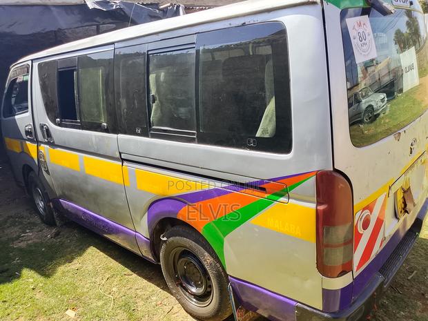 Toyota HiAce 2011 Silver - thumbnail 2